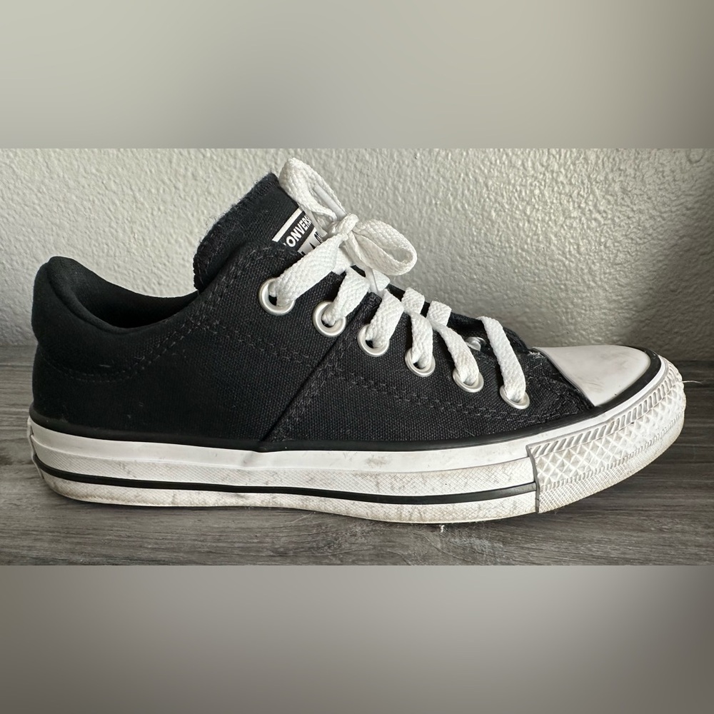 Converse Sneakers (women’s)